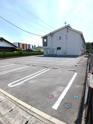 ルミエールの駐車場