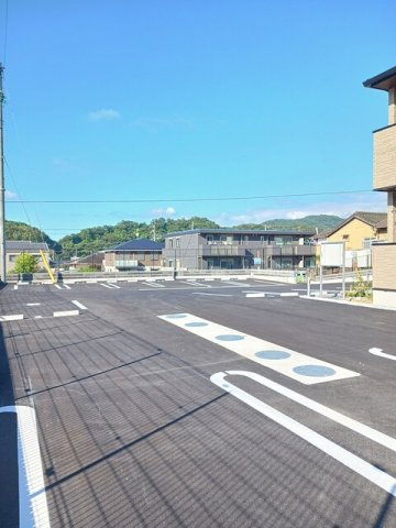 ハウスプリムローズ　Ⅹの駐車場