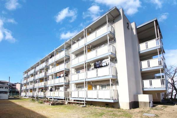 ビレッジハウス南野田4号棟の外観