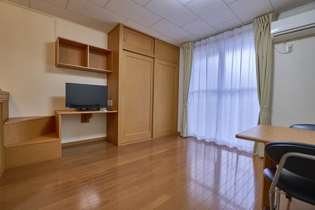 レオパレスセジュール弐番館の居間・リビング