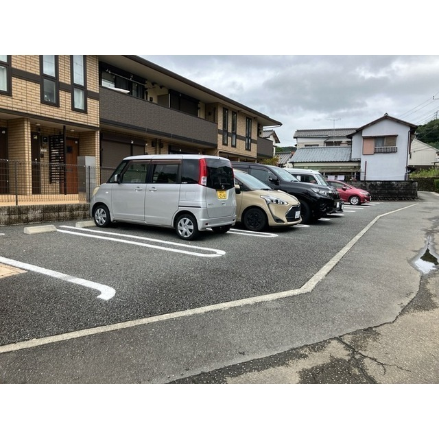 プリマヴェーラの駐車場