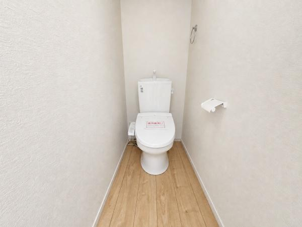 横浜市戸塚区深谷町の新築一戸建のトイレ|スッキリとしたデザインのトイレ