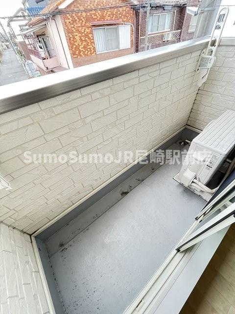尼崎市大庄西町４丁目のアパートのバルコニー|暖かな日差しのふりそそぐバルコニー