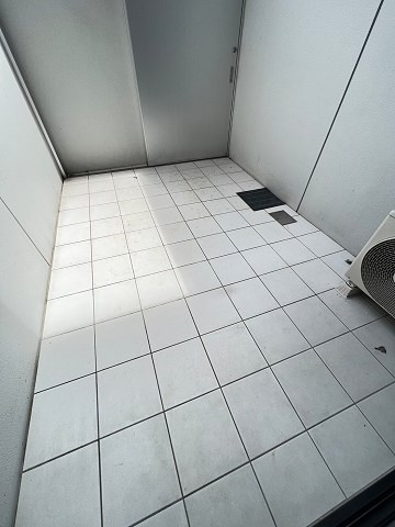 大阪市西淀川区姫里２丁目の賃貸マンションのバルコニー|外からの目が気にならないバルコニーで洗濯物が干せます