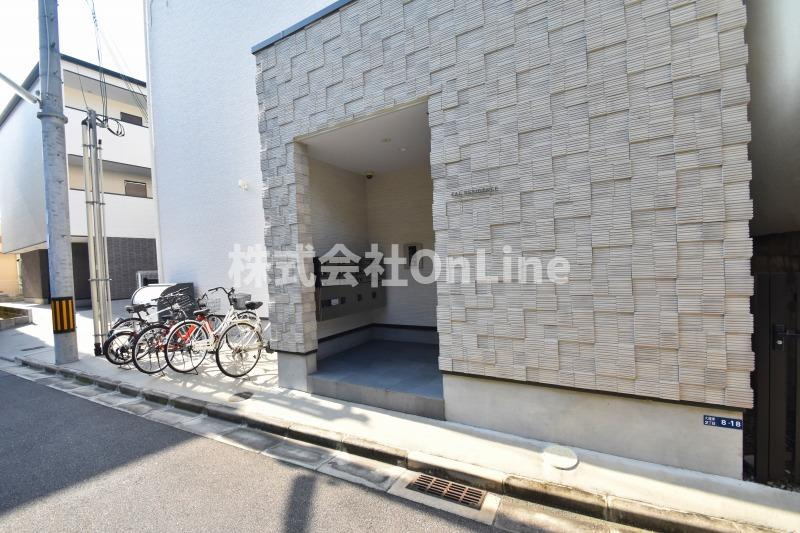 東大阪市大蓮東２丁目のアパートのエントランス
