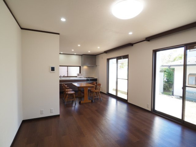 【居間・リビング】 | 中古戸建　南向台二丁目 | ★内覧予約でブランド米2kg★