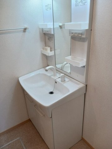 【洗面所】 | サンリットヴィラ | 脱衣スペースもあります