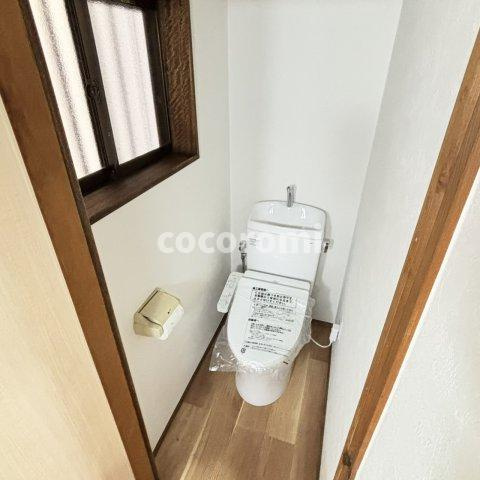 三井南車庫付戸建てのトイレ