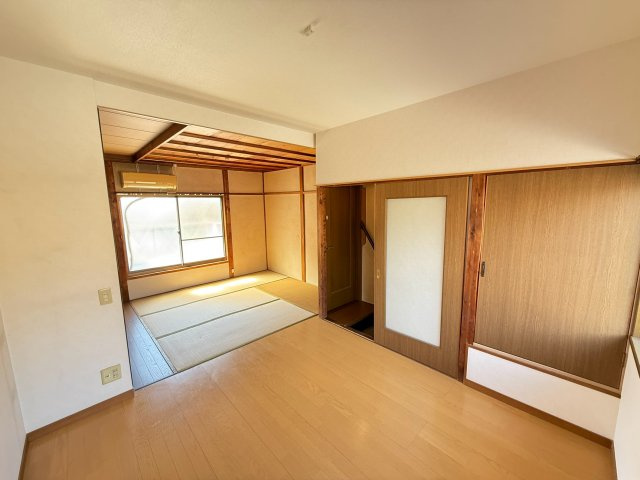 花園段ノ岡町テラスの洋室|2階の洋室です。収納もございます。