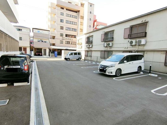 ディアコート新長田の駐車場