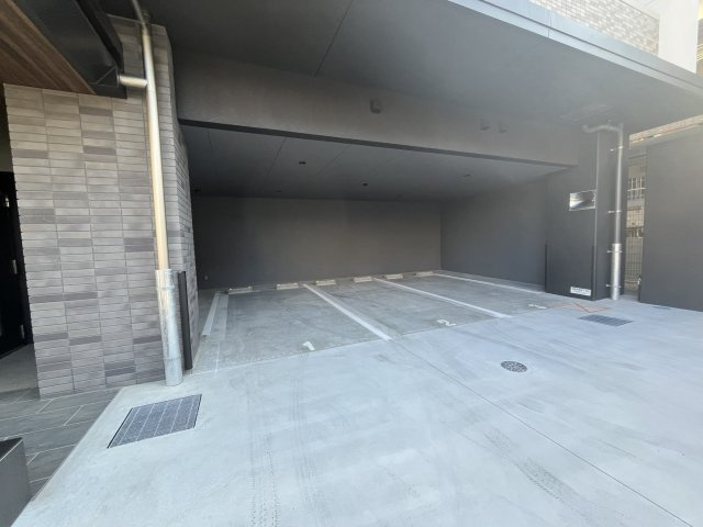 ブランシエスタ南吹田パークサイドの駐車場