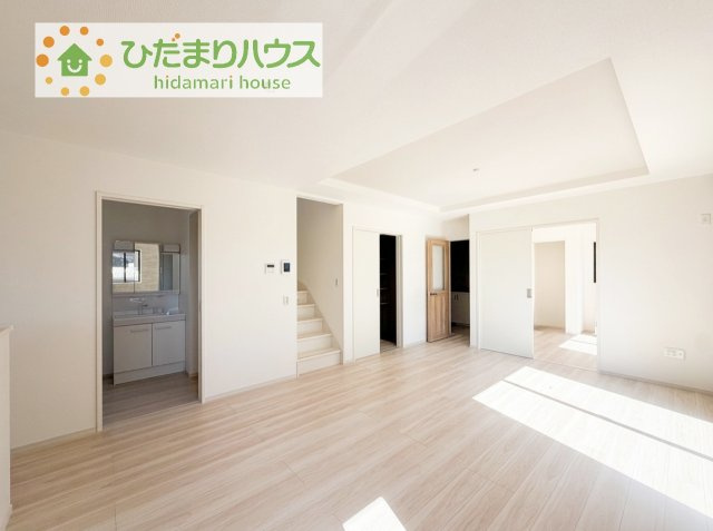 【居間・リビング】 | つくば市要4期　新築戸建　2号棟 | お子様が元気に遊べるひろびろとしたリビングです♪