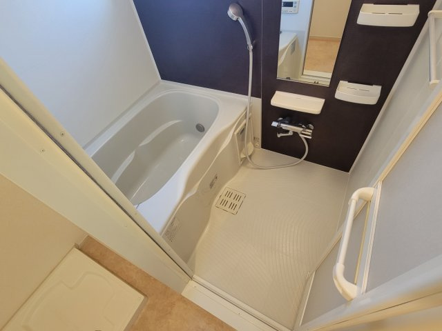 ランドロワ　クロレの浴室