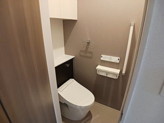 【トイレ】 | フルール・ド・ヴィオレット | 落ち着いた色調のトイレです