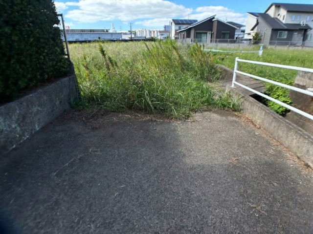 宇土市松山町の売地の前面道路含む現地写真|接道