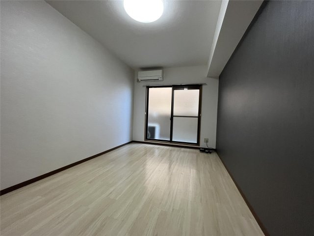 レジデンス学南の洋室