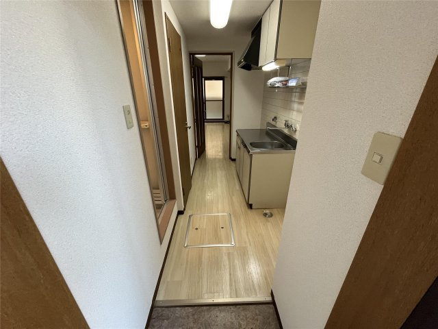 レジデンス学南の玄関