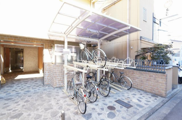 プログレスの駐車場|駐輪場
