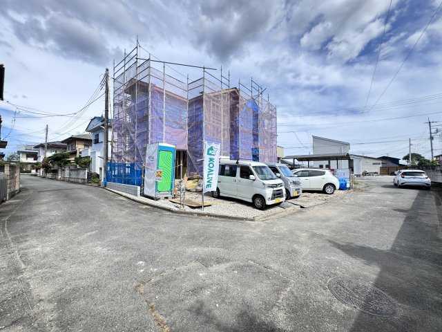 新築　高崎市井野町1期　１号棟の前面道路含む現地写真|現地写真　南側接道幅員約4.7ｍ　西側接道幅員約6ｍ
