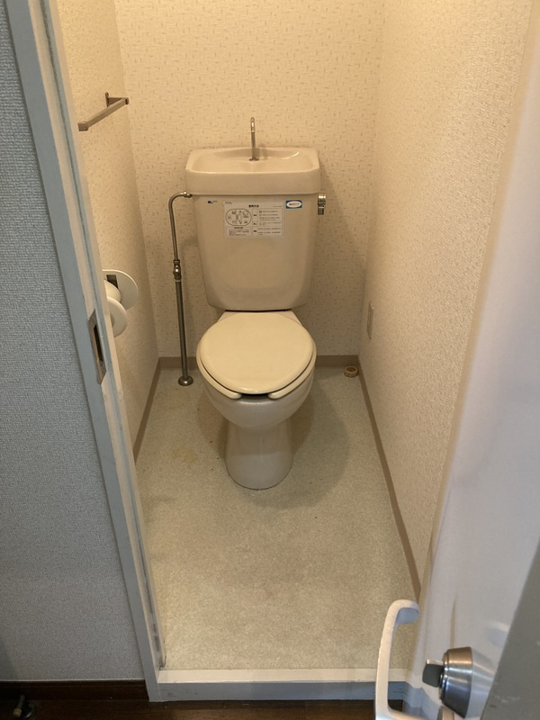 ドミール善福寺のトイレ|落ち着いた色調のトイレです