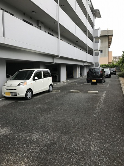 【駐車場】