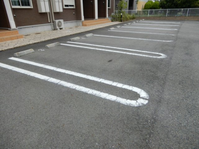 ベル　ハーモニーの駐車場