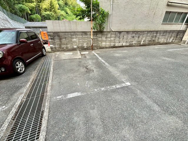 岡町中村コーポの駐車場