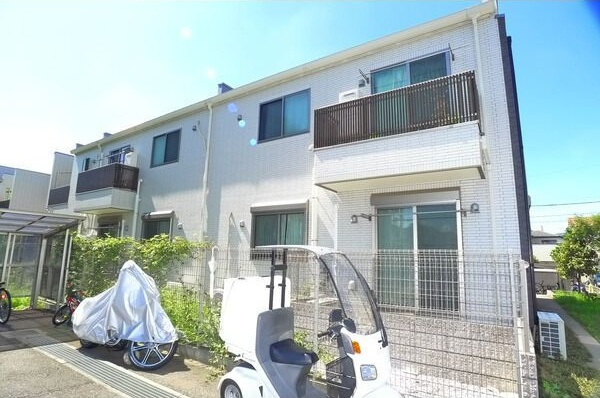 ママベルBの外観|おしゃれな外観です