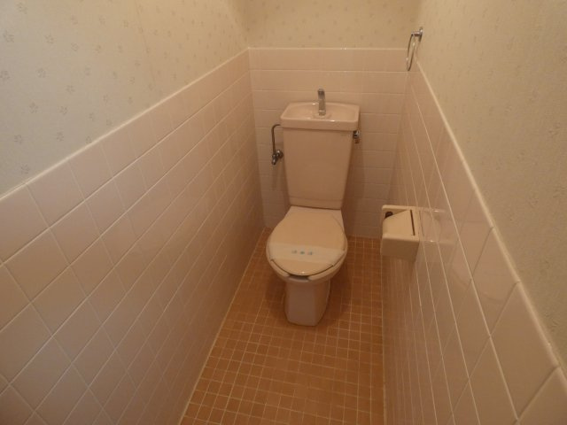 クローバーハイムⅡのトイレ|ゆったりとした空間のトイレです