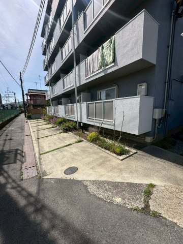 ユーコート岡本の駐車場