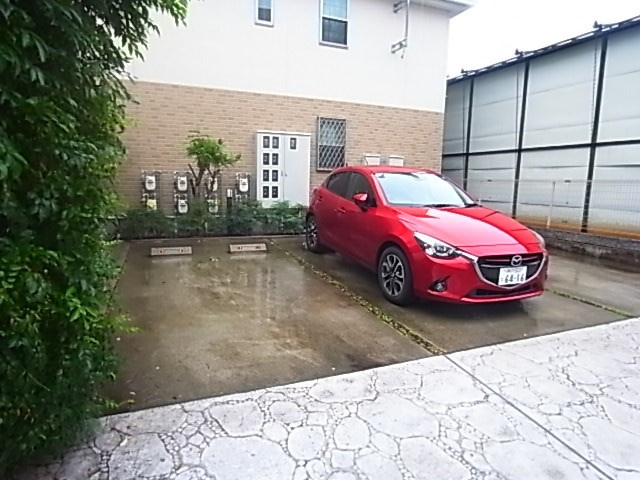 ブルームネクストの駐車場