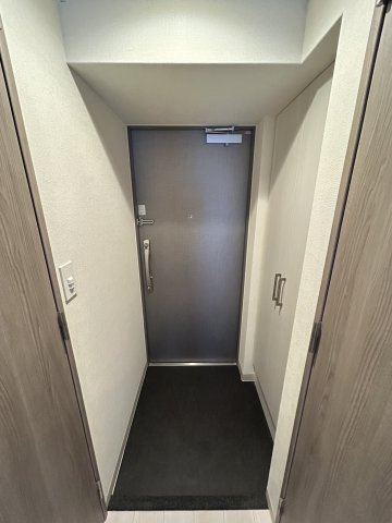 ファステート難波ミライズの玄関