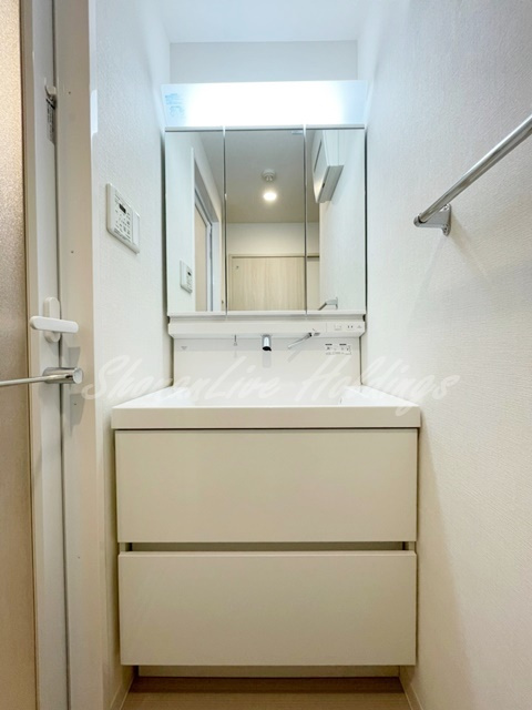 大和市中央林間３丁目の賃貸マンションの洗面所|明るい洗面所です