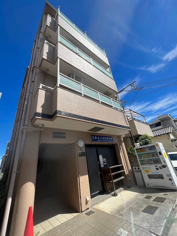 ラフレシア岡本の外観