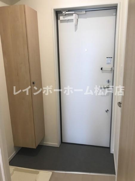 松戸市新松戸７丁目のアパートの玄関