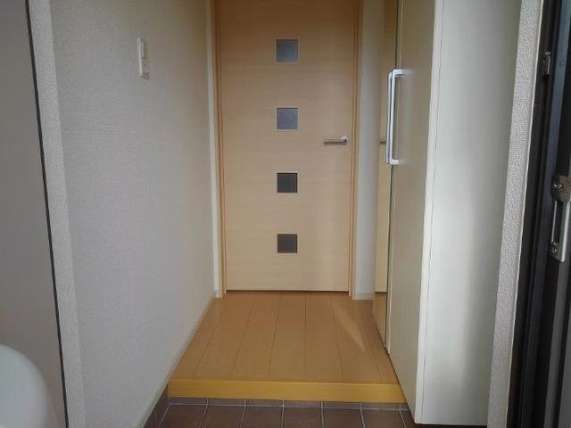 エレガン．メゾンの玄関