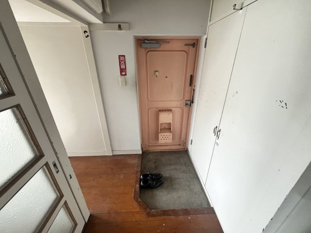 松戸タイムズ1号棟の玄関
