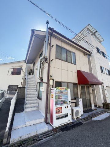 宮内町アパートのエントランス