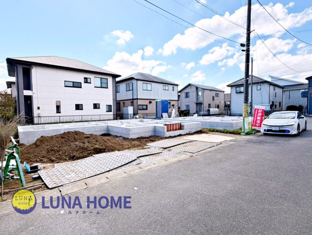 牛久市さくら台1丁目　新築戸建　Ｂ号棟の前面道路含む現地写真