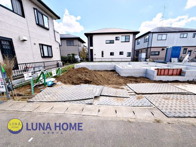 牛久市さくら台1丁目　新築戸建　Ｂ号棟の前面道路含む現地写真