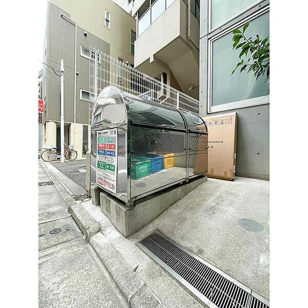 CLK茗荷谷の外観|ゴミもすぐで楽ですね。