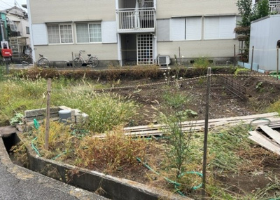 【駐車場】 | ひばりが丘新築戸建 | 駐車場と明記されていても、最小スペースでつくられた駐車場だと大型車は駐車できなかったり、出入りしにくくなったりする可能性があります。お車のサイズと購入したい物件の駐車場のサイズを現地で確認しましょう。