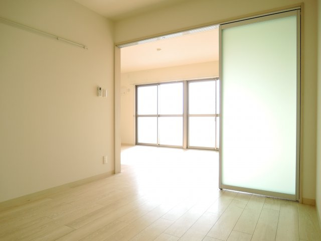 【洋室】 | フロイデ川添
