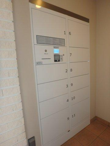 レガーロ旭町のその他共用部分|宅配ボックスがあり不在時の荷物の受取に便利です♪