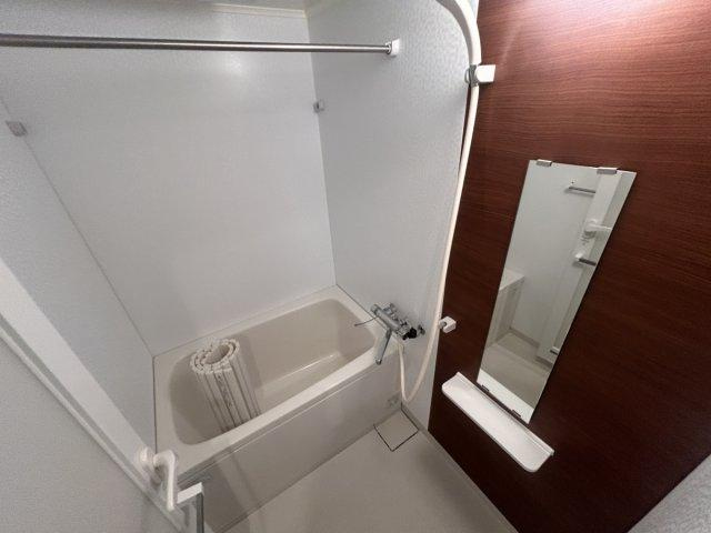 レガーロ旭町の浴室|コンパクトですが、機能的なバスルームです。