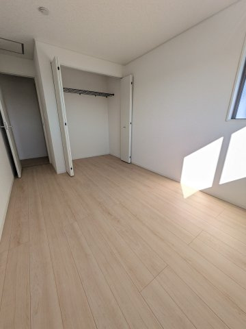 【いわき市錦町第33】　3号棟　※必ずもらえる選べるキャンペーン実施中！の洋室|□■居室の写真です■□■　
木の温もりがナチュラルでくつろげる空間ですね。