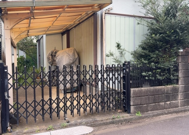 【外観】 | 陽光台売地 | 土地の前の道路に消火栓が設置されていることがあります。この場合、道路交通法第45条第1項により、駐車禁止の場所が指定されています。そのため、車庫などの駐車スペースをつくることができない場合があります。