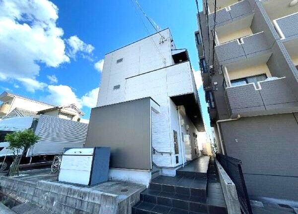 Attic野並の外観