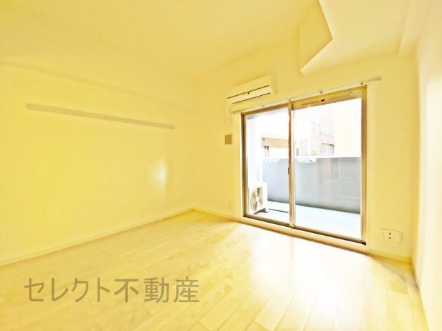 プレサンスジェネ栄の洋室