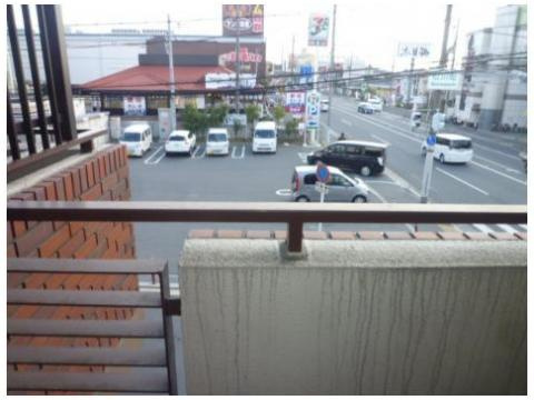 三廣ビルの駐車場